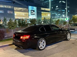 2015 BMW 5 серии 550i VI (F10/F11/F07) Рестайлинг, чёрный, 1700000 рублей, вид 3