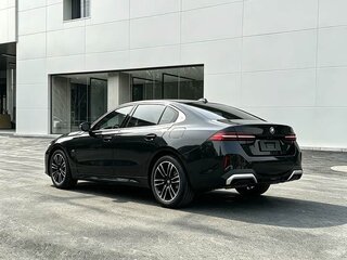 2025 BMW 5 серии Long 530Li VIII (G60/G61/G68), чёрный, 5700000 рублей, вид 5