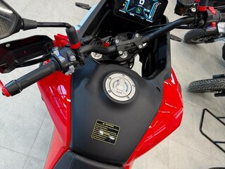 2026 QJMotor SVT 650 X, красный, 689000 рублей, вид 5