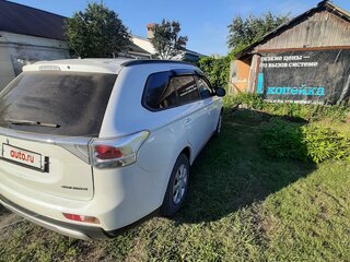 2013 Mitsubishi Outlander III, белый, 1100000 рублей, вид 2
