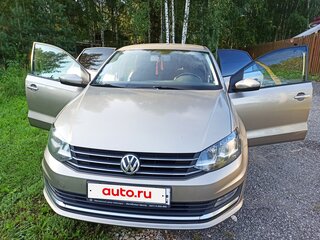 2018 Volkswagen Polo V Рестайлинг, бежевый, 1498000 рублей, вид 4
