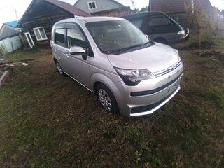 2017 Toyota Spade, серебристый, 1169000 рублей, вид 2