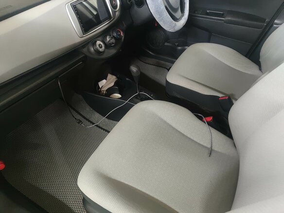 2011 Toyota Vitz III (XP130), серый, 860000 рублей - вид 8