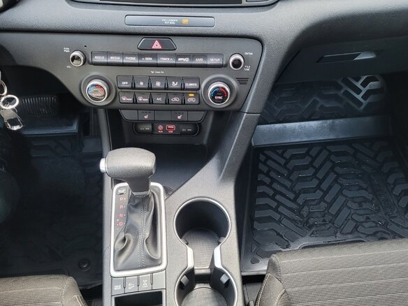 2017 Kia Sportage IV, белый, 1970000 рублей - вид 12