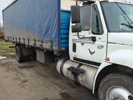2003 International 4000 Series, белый, 1100000 рублей, вид 3