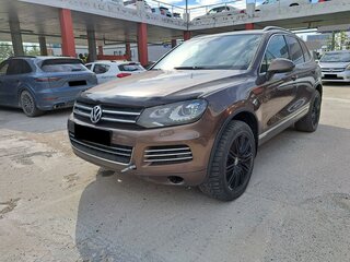 2013 Volkswagen Touareg II, коричневый, 1820000 рублей, вид 2