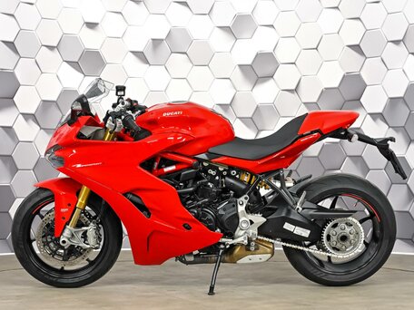 2018 Ducati Supersport, красный, 849000 рублей, вид 4