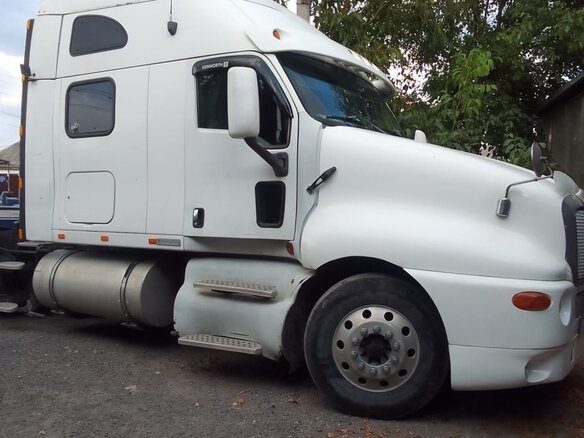 2004 Kenworth T2000, белый, 2200000 рублей - вид 7