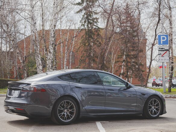 2021 Tesla Model S Plaid I Рестайлинг 2, серый, 7999000 рублей - вид 11