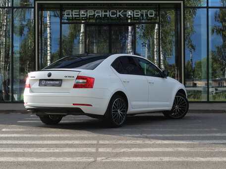 2018 Skoda Octavia III (A7) Рестайлинг, белый, 2490000 рублей, вид 3