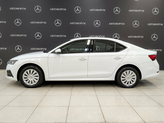 2021 Skoda Octavia IV (A8), белый, 2370000 рублей, вид 4