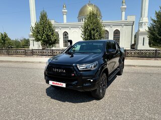 2022 Toyota Hilux VIII Рестайлинг 2, чёрный, 5650000 рублей, вид 3