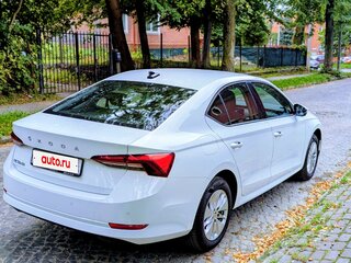 2021 Skoda Octavia IV (A8), белый, 2850000 рублей, вид 5