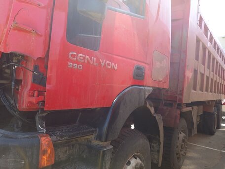 2023 IVECO-Hongyan 8x4 (CQ3406), красный, 3629985 рублей, вид 2