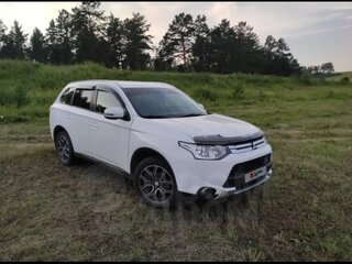 2014 Mitsubishi Outlander III Рестайлинг, белый, 1900000 рублей, вид 2