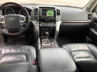 2014 Toyota Land Cruiser 200 Series Рестайлинг 1, белый, 4700000 рублей, вид 4
