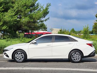 2023 Hyundai Avante VII Рестайлинг, белый, 1816000 рублей, вид 5