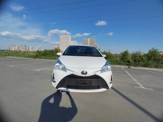 2019 Toyota Vitz III (XP130) Рестайлинг, белый, 1035000 рублей, вид 1