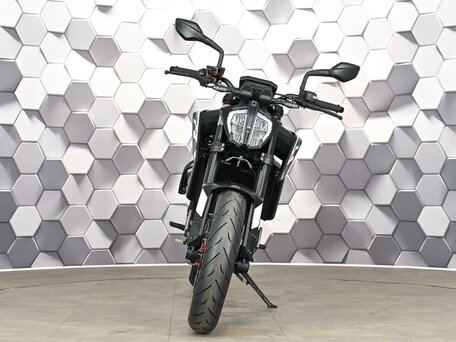 2023 KTM 890 Duke GP, чёрный, 899000 рублей, вид 5