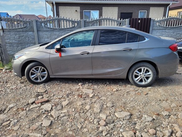 2016 Chevrolet Cruze II, серый, 950000 рублей - вид 2