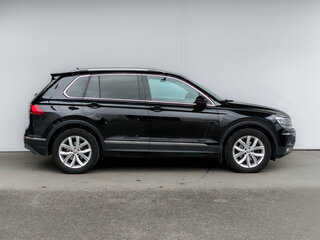 2018 Volkswagen Tiguan II, чёрный, 2130000 рублей, вид 4