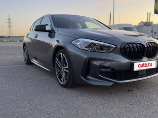 2021 BMW 1 серии 120i III (F40), серый, 3500000 рублей, вид 3