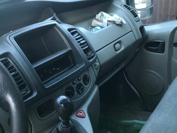 2011 Renault Trafic II Рестайлинг, белый, 1000000 рублей - вид 6