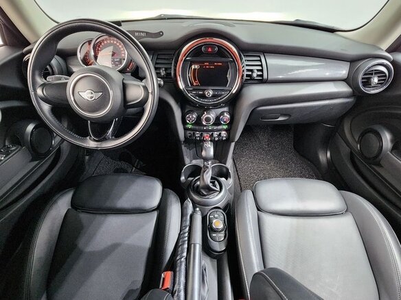 2017 Mini Hatch Cooper III (F55/F56), белый, 1590000 рублей - вид 4
