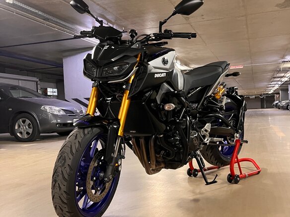 2020 Yamaha MT-09 (FZ-09), серебристый, 900000 рублей - вид 16