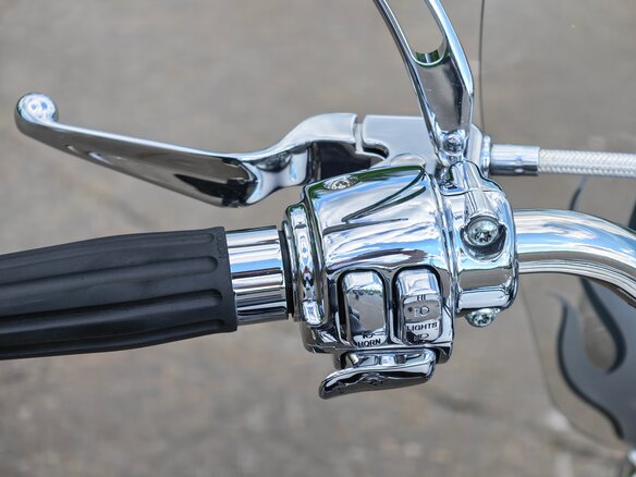 2006 Harley-Davidson Softail Deluxe, белый, 2100000 рублей - вид 18