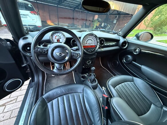 2010 Mini Hatch Cooper S II (R56) Рестайлинг, чёрный, 2440000 рублей - вид 17