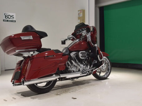 2016 Harley-Davidson Street Glide, красный, 1800000 рублей, вид 4