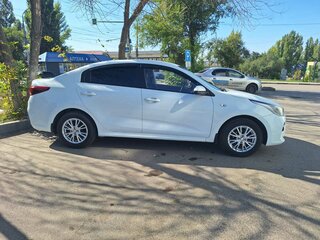 2017 Kia Rio IV, белый, 1100000 рублей, вид 3