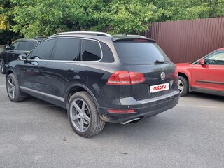 2011 Volkswagen Touareg II, чёрный, 2000000 рублей, вид 3