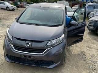 2019 Honda Freed II, серый, 1700000 рублей, вид 1