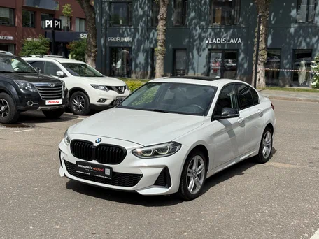 2022 BMW 1 серии 120i III (F52) Рестайлинг, белый, 1990000 рублей, вид 1