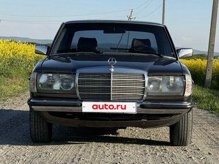 1982 Mercedes-Benz W123 200 4-speed, коричневый, 2100000 рублей, вид 1