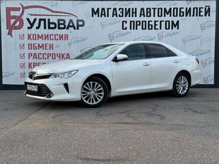 2015 Toyota Camry VII (XV50) Рестайлинг, белый, 2171000 рублей, вид 3