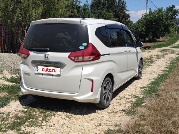 2019 Honda Freed II, белый, 1700000 рублей - вид 1