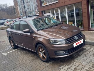 2017 Volkswagen Polo V Рестайлинг, коричневый, 980000 рублей, вид 2