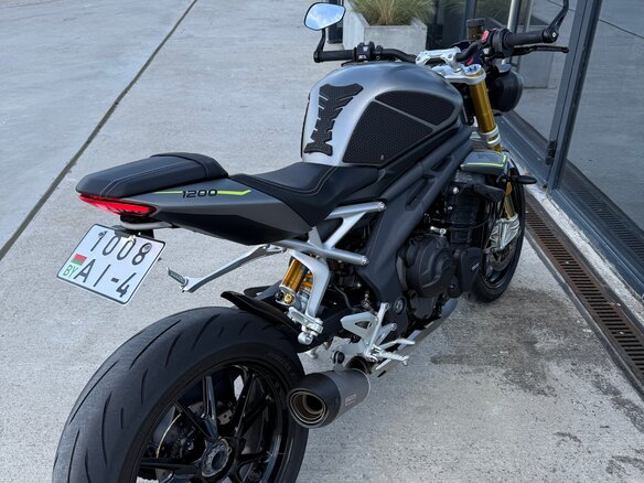 2021 Triumph Speed Triple, серый, 1200000 рублей - вид 12