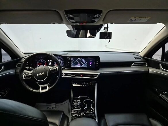 2022 Kia K5 III, чёрный, 1870000 рублей - вид 5