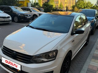 2018 Volkswagen Polo V Рестайлинг, белый, 1300000 рублей, вид 1