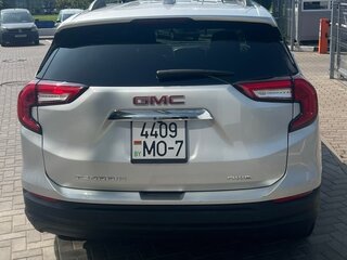 2021 GMC Terrain II Рестайлинг, серебристый, 2011450 рублей, вид 3