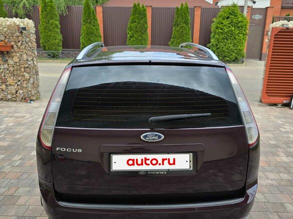 2009 Ford Focus II Рестайлинг, коричневый, 580000 рублей - вид 3
