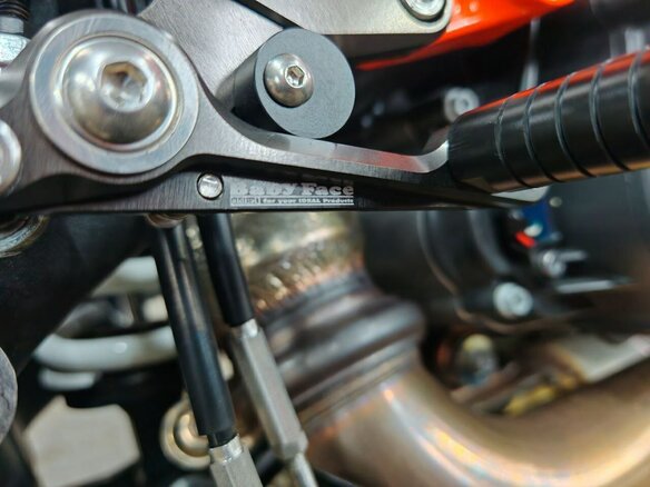 2021 KTM 1290 Super Duke R, серебристый, 1490000 рублей - вид 16