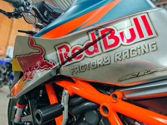 2021 KTM 1290 Super Duke R, серебристый, 1490000 рублей - вид 24