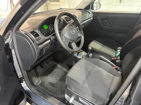 2013 Skoda Fabia II Рестайлинг, серый - вид 3