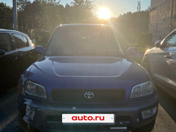 1999 Toyota RAV4 I (XA10), синий, 350000 рублей