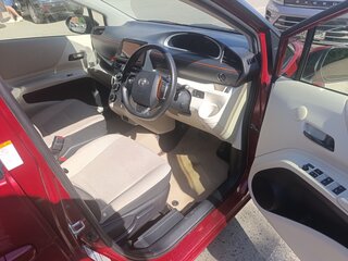 2021 Toyota Sienta II Рестайлинг, красный, 1687000 рублей, вид 5